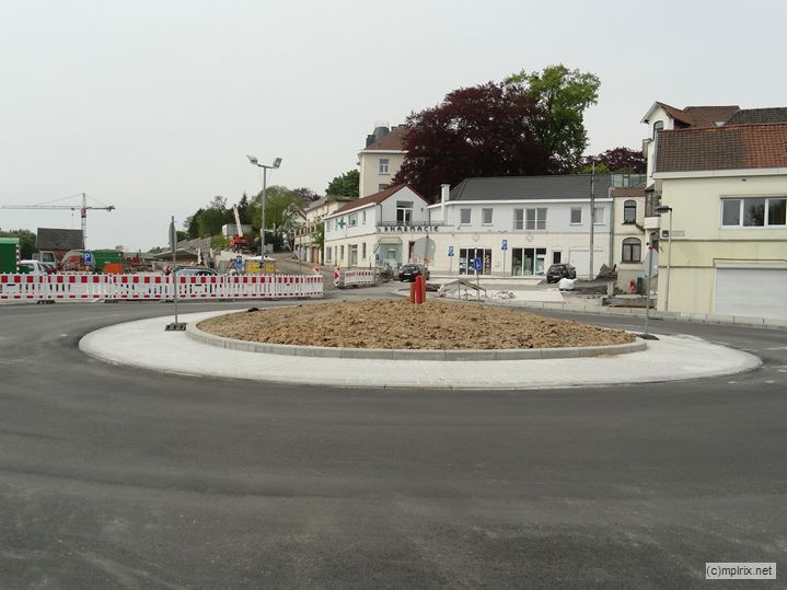 DSC02326 .JPG - Aménagement du rond point de la rue de Rosières sur la nouvelle plate-forme